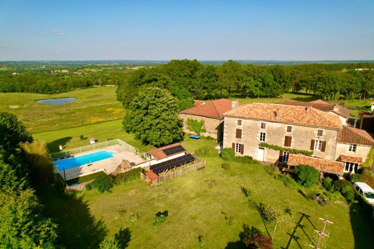 A L'Ombre Du Marronnier Gites La Peruse 外观 照片